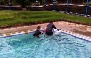 Mateo en sus terapias para recuperación de masa muscular